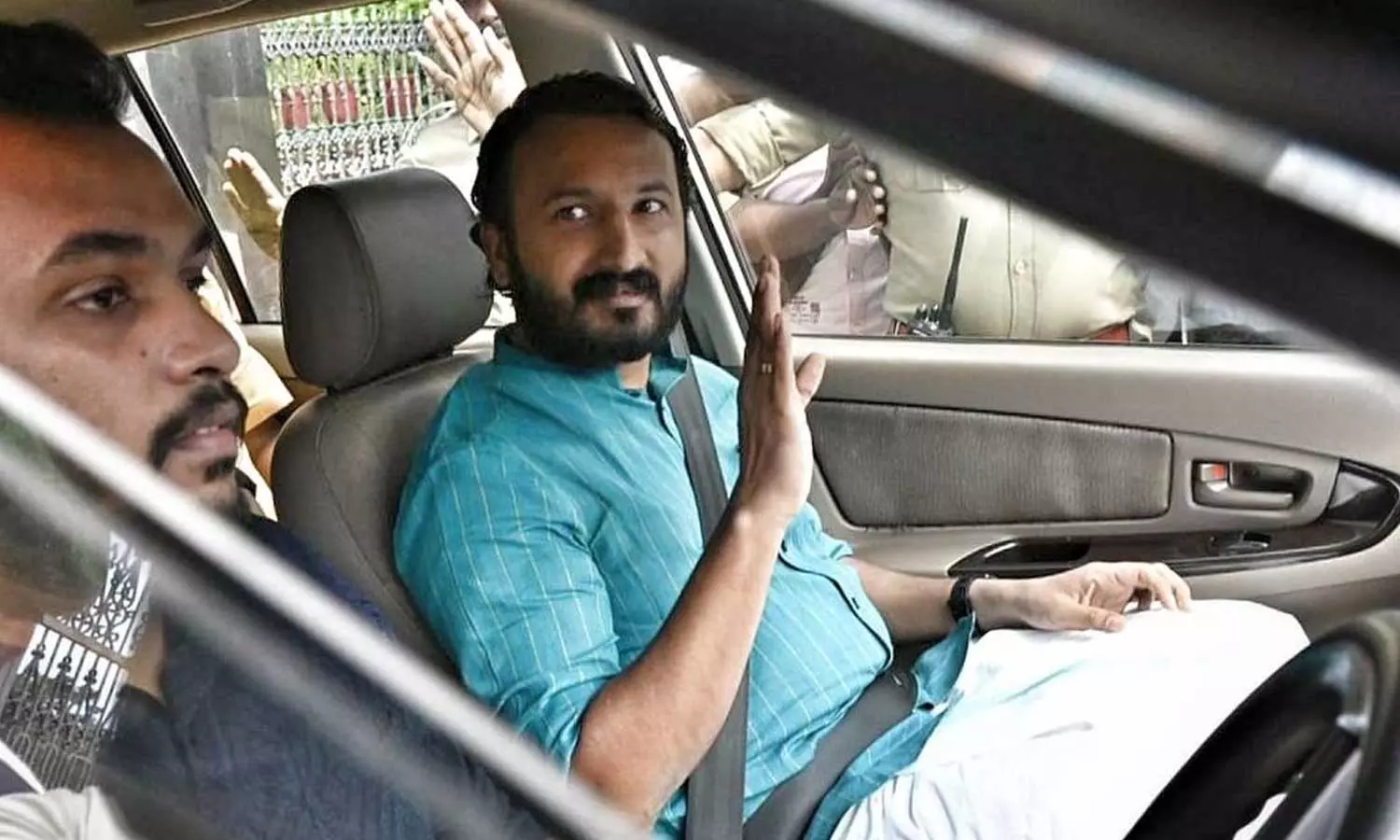 പരാതിയിലും മൊഴിയിലും വൈരുധ്യം, ബലാത്സംഗമാണെന്ന് ആരോപിക്കാൻ മതിയായ തെളിവില്ല; രാഹുലിന് ജാമ്യം അനുവദിച്ച് കോടതി പറഞ്ഞത് പരാതിയിലും മൊഴിയിലും വൈരുധ്യം, ബലാത്സംഗമാണെന്ന് ആരോപിക്കാൻ മതിയായ തെളിവില്ല; രാഹുലിന് ജാമ്യം അനുവദിച്ച് കോടതി പറഞ്ഞത്