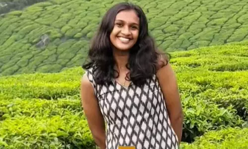 19കാരിയുടെ മൃതദേഹം കണ്ടെത്തിയത് വീടിന് ഒരു കിലോമീറ്റർ അകലെ, തലയില് കല്ലുപയോഗിച്ച് മര്ദിച്ച പാടുകള്; ആണ്സുഹൃത്ത് കസ്റ്റഡിയില് 19കാരിയുടെ മൃതദേഹം കണ്ടെത്തിയത് വീടിന് ഒരു കിലോമീറ്റർ അകലെ, തലയില് കല്ലുപയോഗിച്ച് മര്ദിച്ച പാടുകള്; ആണ്സുഹൃത്ത് കസ്റ്റഡിയില്