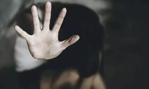 ഓടിക്കൊണ്ടിരുന്ന വാഹനത്തില് 17കാരിക്കെതിരെ ലൈംഗികാതിക്രമം: ഓട്ടോ ഡ്രൈവര് പിടിയില് ഓടിക്കൊണ്ടിരുന്ന വാഹനത്തില് 17കാരിക്കെതിരെ ലൈംഗികാതിക്രമം: ഓട്ടോ ഡ്രൈവര് പിടിയില്