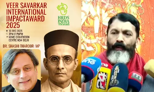 ശശി തരൂരിനെ നേരിൽകണ്ടാണ് സവര്ക്കര് അവാർഡ് വിവരം അറിയിച്ചത്,സ്വീകരിക്കുമെന്നും പറഞ്ഞു; എച്ച്ആർഡിഎസ് ശശി തരൂരിനെ നേരിൽകണ്ടാണ് സവര്ക്കര് അവാർഡ് വിവരം അറിയിച്ചത്,സ്വീകരിക്കുമെന്നും പറഞ്ഞു; എച്ച്ആർഡിഎസ്