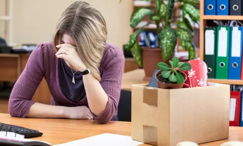 ഓഫീസിൽ എന്നും 40 മിനിറ്റ് നേരത്തെ എത്തുന്നു; ജീവനക്കാരിയെ പിരിച്ചുവിട്ട് കമ്പനി, തൊഴിലുടമക്ക് പിന്തുണയുമായി കോടതി ഓഫീസിൽ എന്നും 40 മിനിറ്റ് നേരത്തെ എത്തുന്നു; ജീവനക്കാരിയെ പിരിച്ചുവിട്ട് കമ്പനി, തൊഴിലുടമക്ക് പിന്തുണയുമായി കോടതി