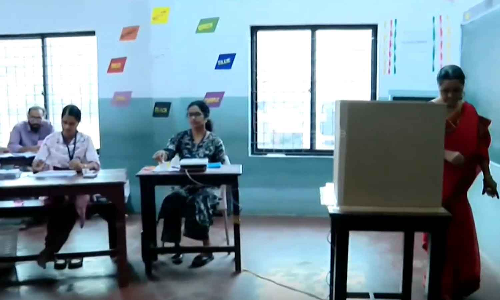 തദ്ദേശ തെരഞ്ഞെടുപ്പിന്റെ രണ്ടാംഘട്ട വോട്ടെടുപ്പിൽ മികച്ച പോളിങ്; 50 ശതമാനം പിന്നിട്ടു