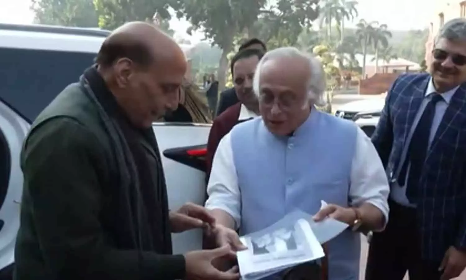 നെഹ്‌റു ബാബരി മസ്ജിദ് പണിയാൻ ശ്രമിച്ചെന്ന ആരോപണം; രാജ്‌നാഥ് സിങ്ങിന് പട്ടേലിന്റെ മകളുടെ ഡയറിക്കുറിപ്പ് നൽകി ജയറാം രമേശ്