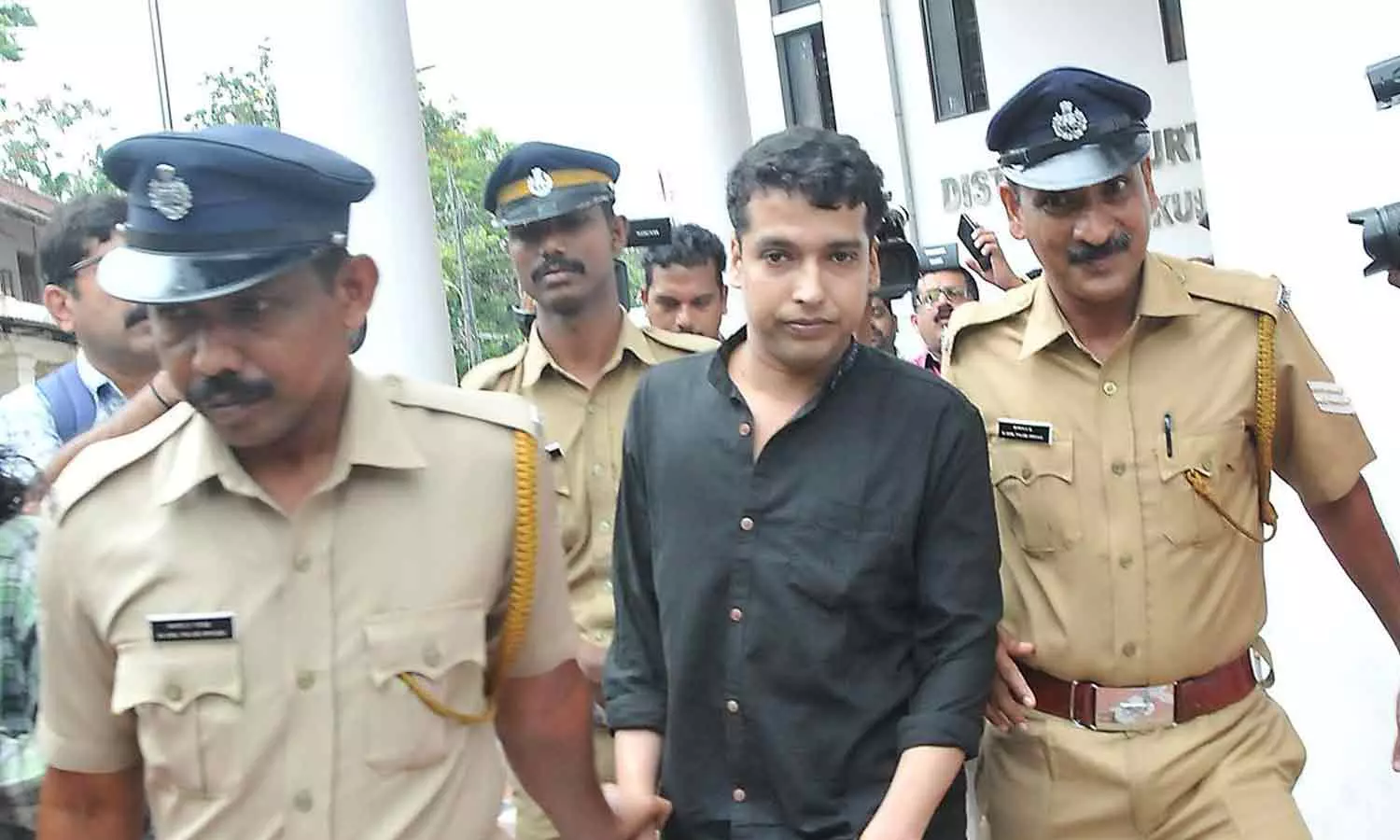 നടിയെ ആക്രമിച്ച കേസ്; ക്രൂരമായ ബലാത്സംഗം നടന്നിട്ടില്ലെന്ന് പൾസർ സുനിയുടെ അഭിഭാഷകൻ