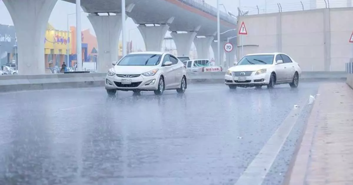 സൗദിയിൽ മഴ തുടരുന്നു;റിയാദ്, കിഴക്കൻ പ്രവിശ്യകളിൽ റെഡ് അലർട്ട് സൗദിയിൽ മഴ തുടരുന്നു;റിയാദ്, കിഴക്കൻ പ്രവിശ്യകളിൽ റെഡ് അലർട്ട്