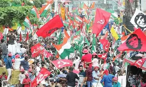 കാഞ്ഞിരപ്പള്ളിയിൽ യുഡിഎഫ് വിജയാഹ്ലാദ പ്രകടനത്തിനിടെ സിപിഎം ആക്രമണം കാഞ്ഞിരപ്പള്ളിയിൽ യുഡിഎഫ് വിജയാഹ്ലാദ പ്രകടനത്തിനിടെ സിപിഎം ആക്രമണം