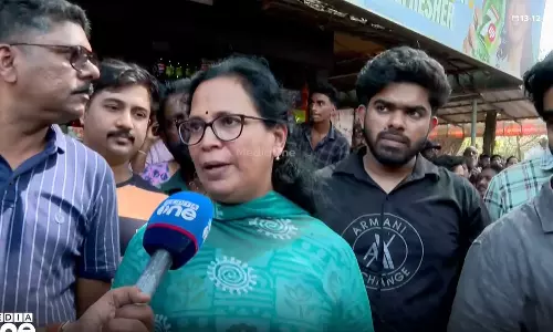 ആര്എംപി അപ്രസക്തമായെന്ന് പറയുന്ന സിപിഎം നേതാക്കളെ കണ്ണ് തുറന്ന് കാണാന് ക്ഷണിക്കുകയാണ്: കെ.കെ രമ ആര്എംപി അപ്രസക്തമായെന്ന് പറയുന്ന സിപിഎം നേതാക്കളെ കണ്ണ് തുറന്ന് കാണാന് ക്ഷണിക്കുകയാണ്: കെ.കെ രമ