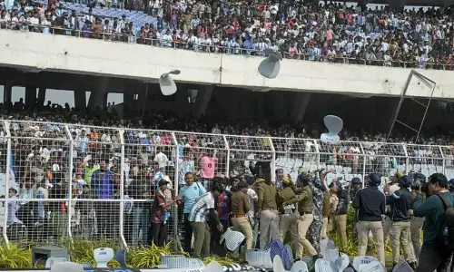 മെസ്സിയെ ശരിക്ക് കാണാൻ സാധിച്ചില്ല;ക്ഷുപിതരായി ആരാധകർ മെസ്സിയെ ശരിക്ക് കാണാൻ സാധിച്ചില്ല;ക്ഷുപിതരായി ആരാധകർ