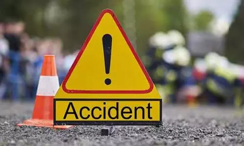 തെരഞ്ഞെടുപ്പ് വിജയാഘോഷത്തിനിടെ സ്കൂട്ടര് പൊട്ടിത്തെറിച്ച് അപകടം, രണ്ടുപേര്ക്ക് പരിക്ക് തെരഞ്ഞെടുപ്പ് വിജയാഘോഷത്തിനിടെ സ്കൂട്ടര് പൊട്ടിത്തെറിച്ച് അപകടം, രണ്ടുപേര്ക്ക് പരിക്ക്