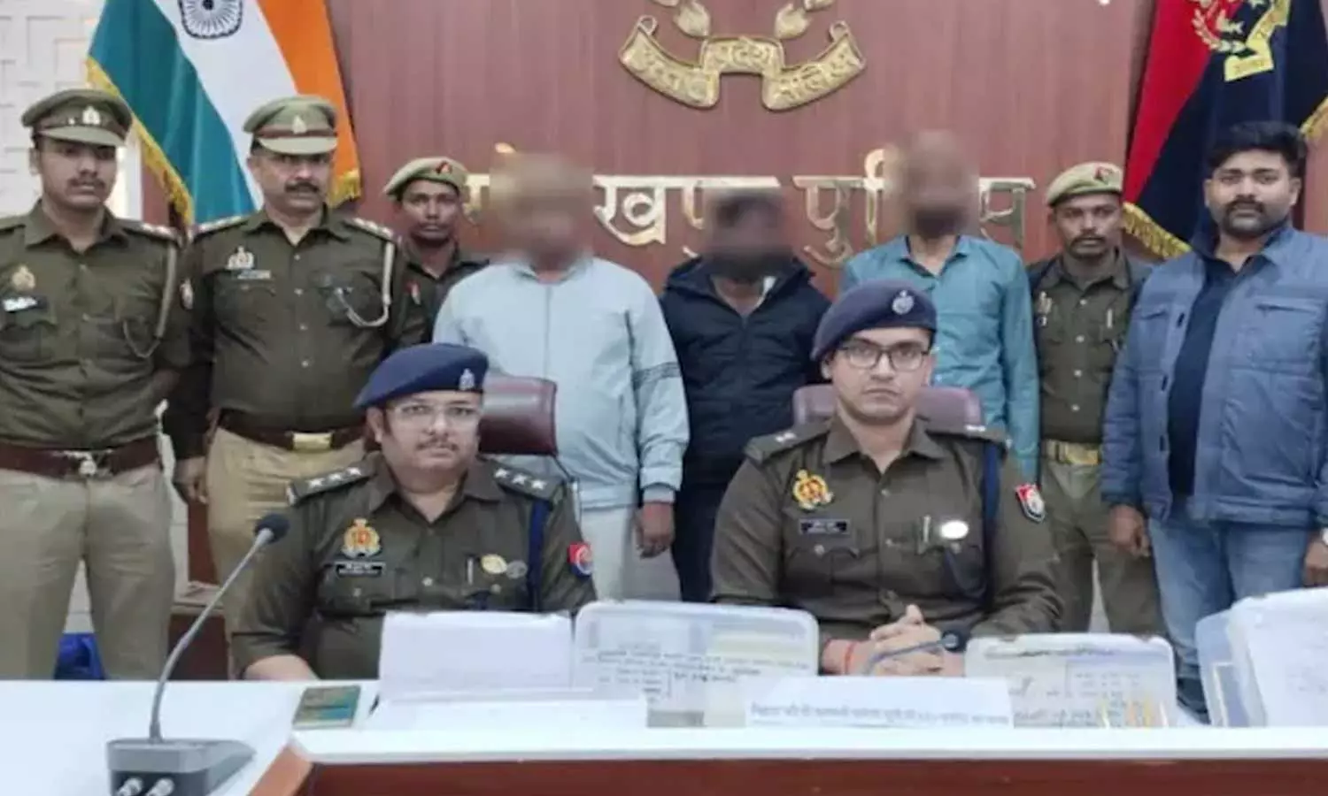 സുരക്ഷ ഉദ്യോഗസ്ഥർ, ബീക്കൺ ഘടിപ്പിച്ച വാഹനം, സ്റ്റെനോഗ്രാഫർ; വ്യാജ ഐഎഎസ് ഉദ്യോഗസ്ഥൻ ചമഞ്ഞ് തട്ടിപ്പ് നടത്തിയയാൾ യുപിയിൽ അറസ്റ്റിൽ സുരക്ഷ ഉദ്യോഗസ്ഥർ, ബീക്കൺ ഘടിപ്പിച്ച വാഹനം, സ്റ്റെനോഗ്രാഫർ; വ്യാജ ഐഎഎസ് ഉദ്യോഗസ്ഥൻ ചമഞ്ഞ് തട്ടിപ്പ് നടത്തിയയാൾ യുപിയിൽ അറസ്റ്റിൽ