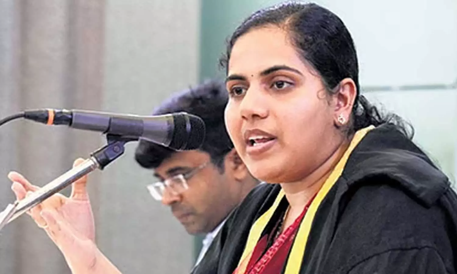 വിമർശനങ്ങൾക്കും പരിഹാസങ്ങൾക്കും മറുപടിയുമായി തിരുവനന്തപുരം മുൻ മേയർ ആര്യാ രാജേന്ദ്രൻ വിമർശനങ്ങൾക്കും പരിഹാസങ്ങൾക്കും മറുപടിയുമായി തിരുവനന്തപുരം മുൻ മേയർ ആര്യാ രാജേന്ദ്രൻ