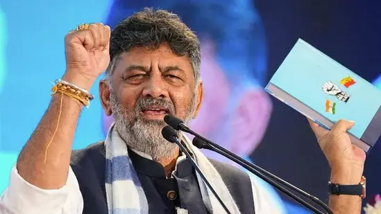 ജനുവരി 6ന് ശിവകുമാര് കര്ണാടക മുഖ്യമന്ത്രിയായി സത്യപ്രതിജ്ഞ ചെയ്യും; 99 % സാധ്യതയെന്ന് കോൺഗ്രസ് എംഎൽഎ ജനുവരി 6ന് ശിവകുമാര് കര്ണാടക മുഖ്യമന്ത്രിയായി സത്യപ്രതിജ്ഞ ചെയ്യും; 99 % സാധ്യതയെന്ന് കോൺഗ്രസ് എംഎൽഎ