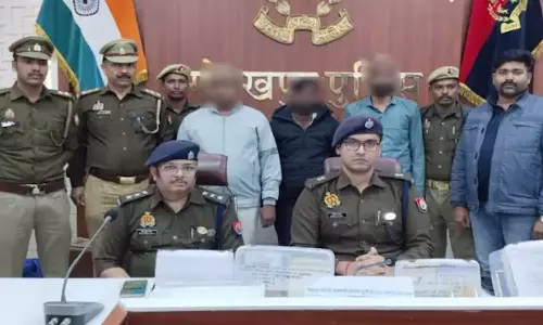 സുരക്ഷ ഉദ്യോഗസ്ഥർ, ബീക്കൺ ഘടിപ്പിച്ച വാഹനം, സ്റ്റെനോഗ്രാഫർ; വ്യാജ ഐഎഎസ് ഉദ്യോഗസ്ഥൻ ചമഞ്ഞ് തട്ടിപ്പ് നടത്തിയയാൾ യുപിയിൽ അറസ്റ്റിൽ സുരക്ഷ ഉദ്യോഗസ്ഥർ, ബീക്കൺ ഘടിപ്പിച്ച വാഹനം, സ്റ്റെനോഗ്രാഫർ; വ്യാജ ഐഎഎസ് ഉദ്യോഗസ്ഥൻ ചമഞ്ഞ് തട്ടിപ്പ് നടത്തിയയാൾ യുപിയിൽ അറസ്റ്റിൽ