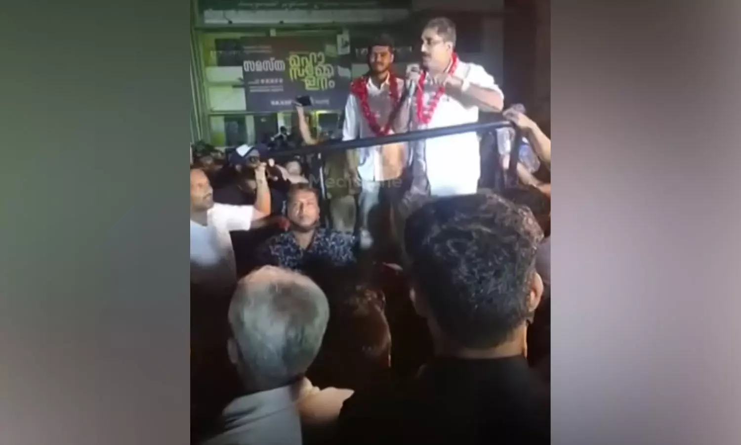 ഞങ്ങളുടെയൊക്കെ മക്കൾ കല്യാണം കഴിച്ചിട്ടുണ്ട് അതൊക്കെ ഭർത്താക്കന്മാരുടെ കൂടെ അന്തിയുറങ്ങാനാണ്, വോട്ടിന് വേണ്ടി വീട്ടിലെ സ്ത്രീകളെ കാഴ്ചവെക്കരുത്; തെന്നലയിൽ സ്ത്രീകളെ അധിക്ഷേപിച്ച് സിപിഎം ലോക്കൽ സെക്രട്ടറി