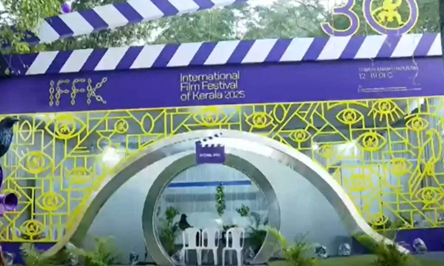 സെൻസർ എക്സംപ്ഷൻ സർട്ടിഫിക്കറ്റ് ലഭിച്ചില്ല; അന്താരാഷ്ട്ര ചലച്ചിത്ര മേളയിൽ ഫലസ്തീൻ പ്രമേയമുള്ളവയടക്കം 19 ചിത്രങ്ങളുടെ പ്രദർശനം മുടങ്ങി സെൻസർ എക്സംപ്ഷൻ സർട്ടിഫിക്കറ്റ് ലഭിച്ചില്ല; അന്താരാഷ്ട്ര ചലച്ചിത്ര മേളയിൽ ഫലസ്തീൻ പ്രമേയമുള്ളവയടക്കം 19 ചിത്രങ്ങളുടെ പ്രദർശനം മുടങ്ങി