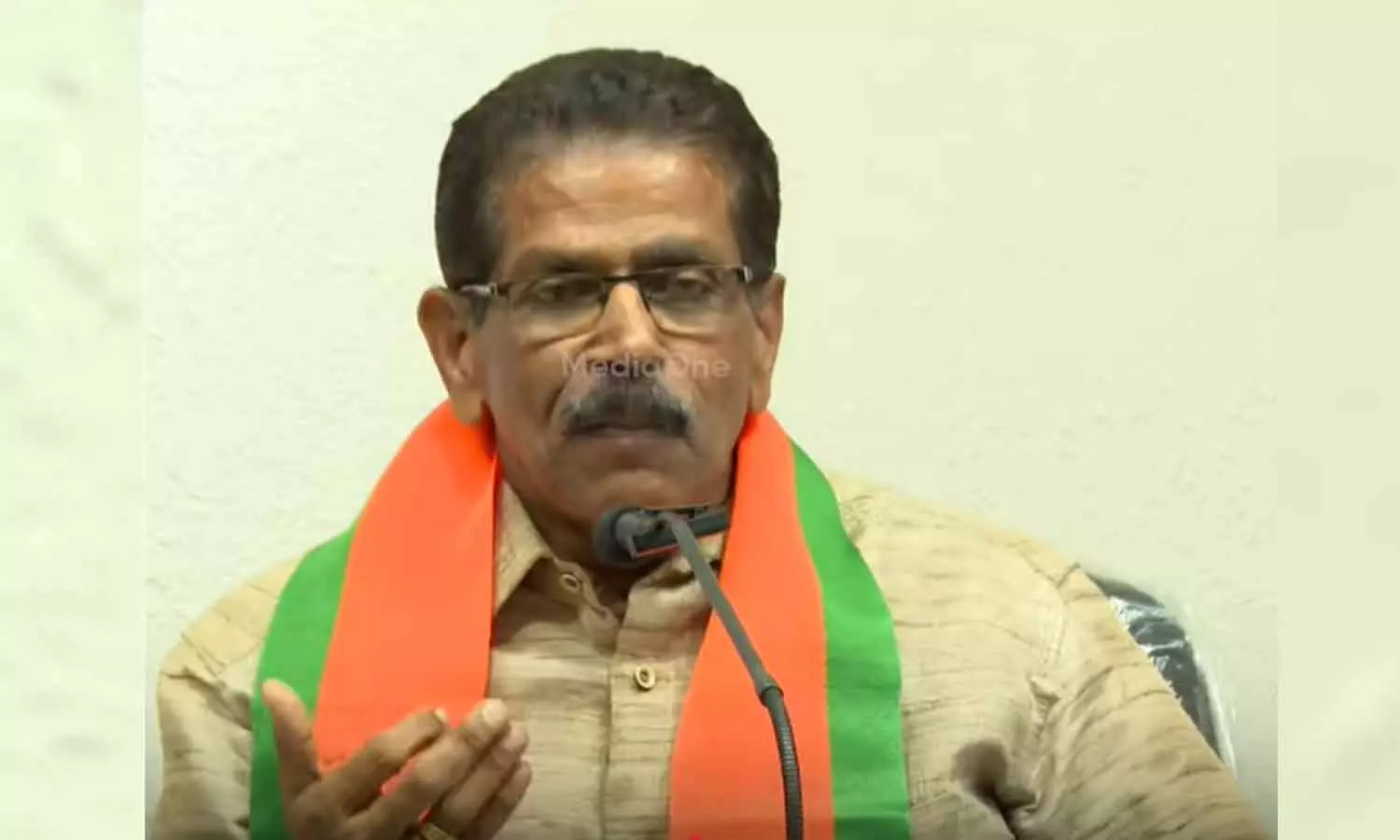 നരേന്ദ്ര മോദിയുടെ പുസ്തകം വായിച്ച് ആകൃഷ്ടനായി; പാലക്കാട് സിപിഎം പഞ്ചായത്ത് പ്രസിഡന്റ് ബിജെപിയിൽ ചേർന്നു നരേന്ദ്ര മോദിയുടെ പുസ്തകം വായിച്ച് ആകൃഷ്ടനായി; പാലക്കാട് സിപിഎം പഞ്ചായത്ത് പ്രസിഡന്റ് ബിജെപിയിൽ ചേർന്നു