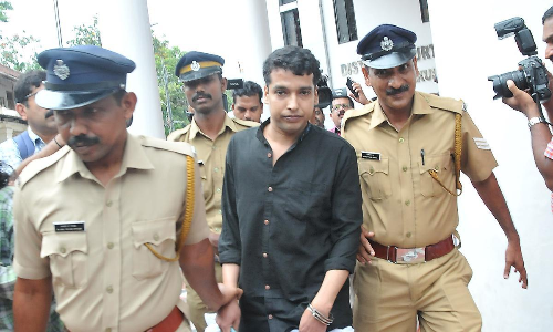 നടിയെ ആക്രമിച്ച കേസ്; പള്സര് സുനിയുമായി ഫോണില് നിരന്തരം ബന്ധപ്പെട്ട സ്ത്രീയെ സാക്ഷിയാക്കിയില്ലെന്ന് കോടതി നടിയെ ആക്രമിച്ച കേസ്; പള്സര് സുനിയുമായി ഫോണില് നിരന്തരം ബന്ധപ്പെട്ട സ്ത്രീയെ സാക്ഷിയാക്കിയില്ലെന്ന് കോടതി