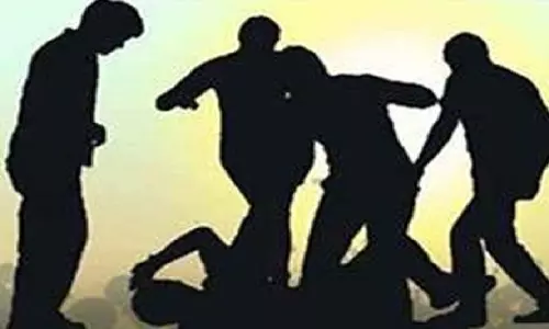 കാസര്‍കോട്ട് പ്ലസ് ടു വിദ്യാർഥികളെ മര്‍ദിച്ചെന്ന പരാതി; അധ്യാപകൻ ലിജോ ജോണിനെതിരെ ജാമ്യമില്ലാ കേസ്