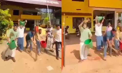 തെരഞ്ഞെടുപ്പ് വിജയത്തിന് പിന്നാലെ വെള്ളം തളിച്ചുള്ള ലീഗ് പ്രവർത്തകരുടെ പ്രതീകാത്മക ശുദ്ധീകരണം വിവാദത്തിൽ