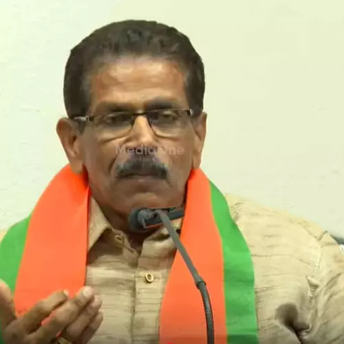 നരേന്ദ്ര മോദിയുടെ പുസ്തകം വായിച്ച് ആകൃഷ്ടനായി; പാലക്കാട് സിപിഎം പഞ്ചായത്ത് പ്രസിഡന്റ് ബിജെപിയിൽ ചേർന്നു