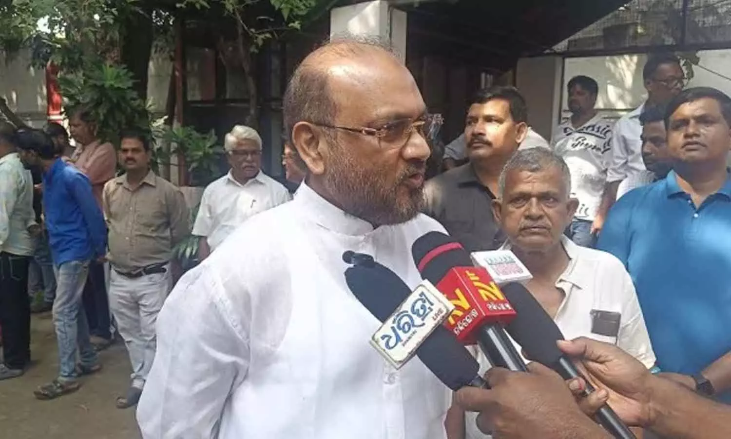 പാർട്ടി നേതൃത്വം പ്രിയങ്കാ ഗാന്ധി ഏറ്റെടുക്കണമെന്ന് ആവശ്യപ്പെട്ട നേതാവിനെ പുറത്താക്കി കോൺഗ്രസ്