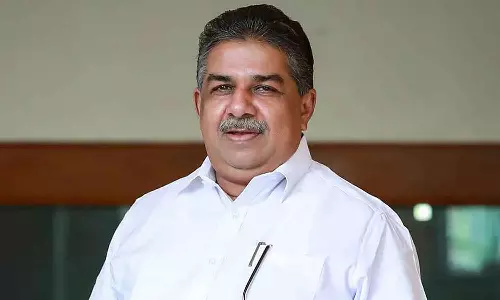 ഡോർ തുറന്ന് വെള്ളാപ്പള്ളി തന്നെ കയറിയതാണ്, പ്രായമുള്ള ആളല്ലേ?; മുഖ്യമന്ത്രിയുടെ കാറിൽ വന്നതിനെ ന്യായീകരിച്ച് മന്ത്രി സജി ചെറിയാൻ ഡോർ തുറന്ന് വെള്ളാപ്പള്ളി തന്നെ കയറിയതാണ്, പ്രായമുള്ള ആളല്ലേ?; മുഖ്യമന്ത്രിയുടെ കാറിൽ വന്നതിനെ ന്യായീകരിച്ച് മന്ത്രി സജി ചെറിയാൻ