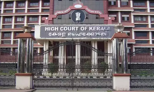 സൂരജ് ലാമയുടെ തിരോധാനം; സർക്കാറിന് വീഴ്ച സംഭവിച്ചുവെന്ന് ഹൈക്കോടതി സൂരജ് ലാമയുടെ തിരോധാനം; സർക്കാറിന് വീഴ്ച സംഭവിച്ചുവെന്ന് ഹൈക്കോടതി