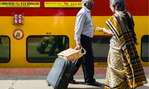 മുതിര്‍ന്ന പൗരൻമാര്‍ക്കുള്ള യാത്രാ ഇളവ് പുനഃസ്ഥാപിച്ച് ഇന്ത്യൻ റെയിൽവെ; എന്തൊക്കെ കാര്യങ്ങൾ ശ്രദ്ധിക്കണം!