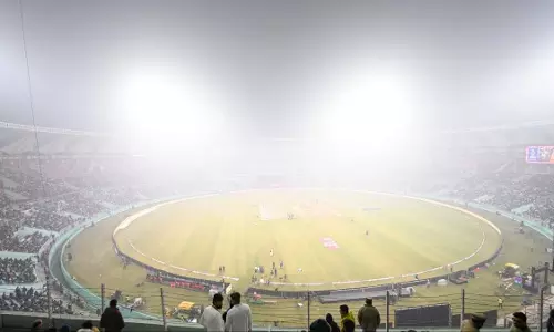 മൂടൽ മഞ്ഞ് വില്ലനായി;ഇന്ത്യ-ദക്ഷിണാഫ്രിക്ക നാലാം ടി20 മത്സരം വൈകുന്നു. മൂടൽ മഞ്ഞ് വില്ലനായി;ഇന്ത്യ-ദക്ഷിണാഫ്രിക്ക നാലാം ടി20 മത്സരം വൈകുന്നു.