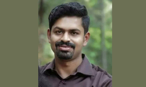 കോഴിക്കോട് തൊട്ടിൽപാലത്ത് യുവാവിനെ കാറിൽ മരിച്ച നിലയിൽ കണ്ടെത്തി