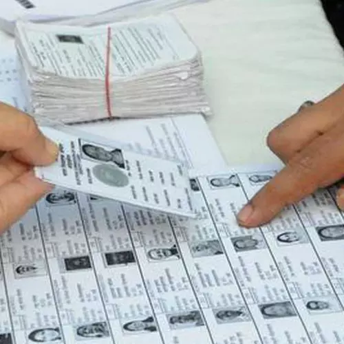 മൂന്ന് സംസ്ഥാനങ്ങളിലും രണ്ട് കേന്ദ്ര ഭരണ പ്രദേശത്തുമായി ഒഴിവാക്കപ്പെട്ടത് ഒരു കോടി വോട്ടർമാർ;ആശങ്കയുയർത്തി എസ്ഐആർ കരട് പട്ടിക