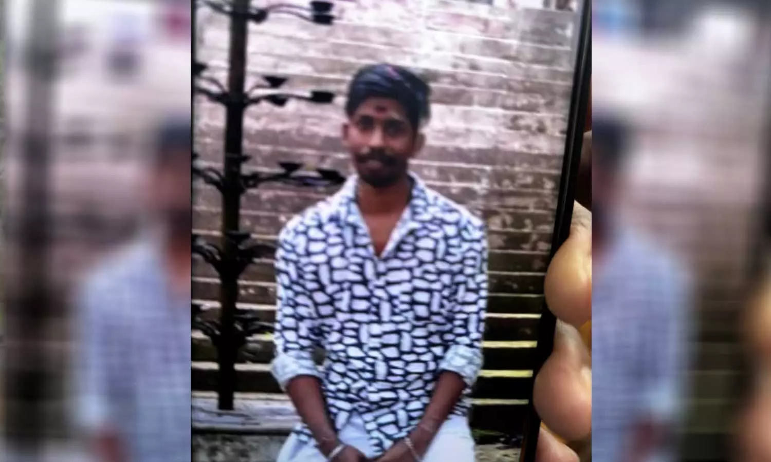 മലപ്പുറത്ത് പൂജാരി ക്ഷേത്രക്കുളത്തിൽ മരിച്ച നിലയിൽ മലപ്പുറത്ത് പൂജാരി ക്ഷേത്രക്കുളത്തിൽ മരിച്ച നിലയിൽ