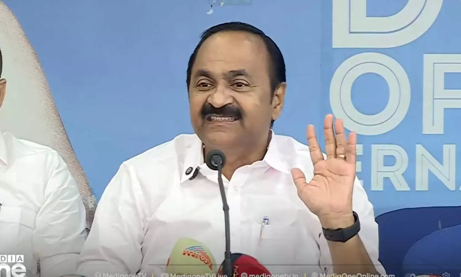 സംഘപരിവാറിന്റെ അതേവഴികളിലാണ് സിപിഎം സഞ്ചരിക്കുന്നത്, ഇത് തീവ്രവലതുപക്ഷ സർക്കാരാണ്: വി.ഡി സതീശൻ സംഘപരിവാറിന്റെ അതേവഴികളിലാണ് സിപിഎം സഞ്ചരിക്കുന്നത്, ഇത് തീവ്രവലതുപക്ഷ സർക്കാരാണ്: വി.ഡി സതീശൻ