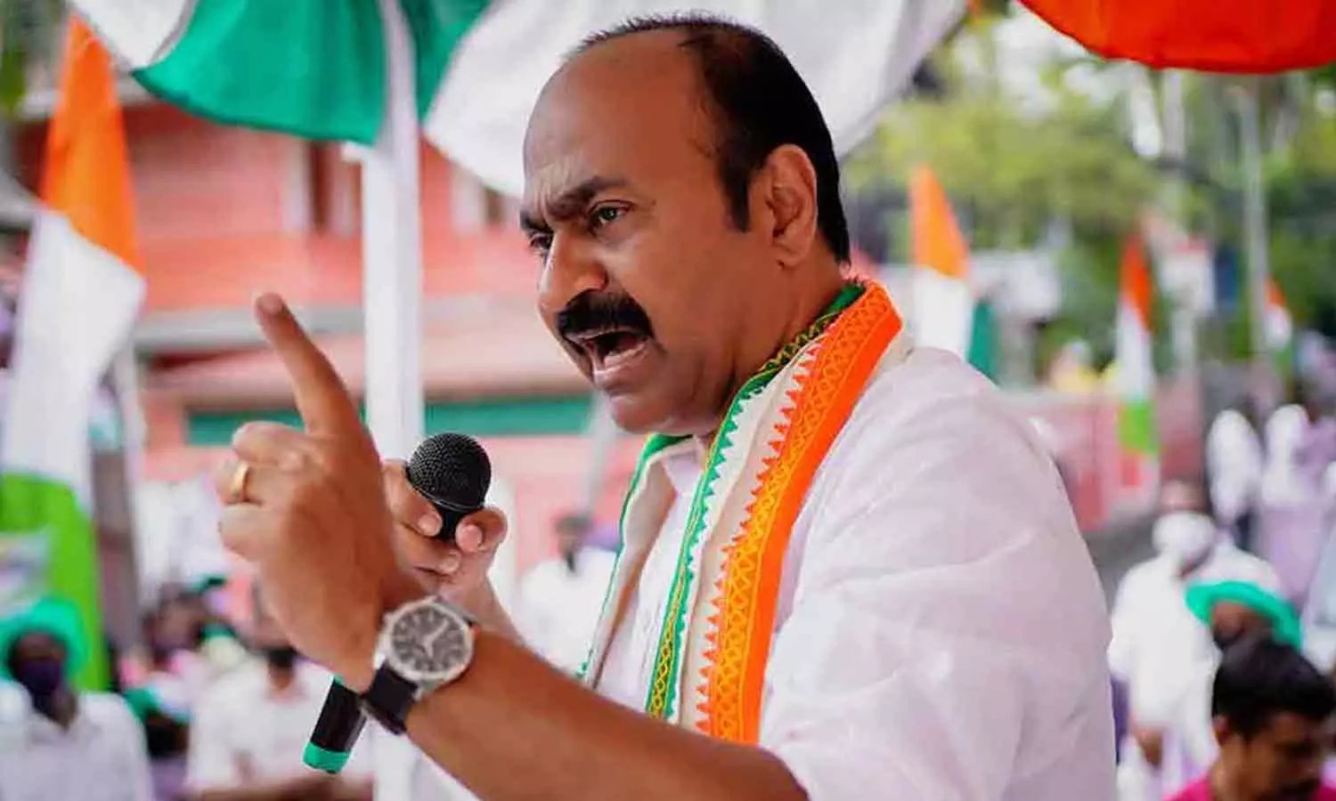 ഇതാണോ പിണറായി വിജയന് സര്ക്കാരിന്റെ സ്ത്രീസുരക്ഷ? ഇതാണോ നിങ്ങളുടെ ജനമൈത്രി പൊലീസ് സ്റ്റേഷന്?; ഗർഭിണിയെ എസ്എച്ച്ഒ മർദിച്ചതിൽ രൂക്ഷ വിമർശനവുമായി പ്രതിപക്ഷ നേതാവ് ഇതാണോ പിണറായി വിജയന് സര്ക്കാരിന്റെ സ്ത്രീസുരക്ഷ? ഇതാണോ നിങ്ങളുടെ ജനമൈത്രി പൊലീസ് സ്റ്റേഷന്?; ഗർഭിണിയെ എസ്എച്ച്ഒ മർദിച്ചതിൽ രൂക്ഷ വിമർശനവുമായി പ്രതിപക്ഷ നേതാവ്