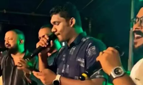 പോറ്റിയെ കേറ്റിയേ പാരഡി പാട്ടിൽ തെരഞ്ഞെടുപ്പ് കമ്മിഷന് പരാതി നൽകാൻ സിപിഎം പോറ്റിയെ കേറ്റിയേ പാരഡി പാട്ടിൽ തെരഞ്ഞെടുപ്പ് കമ്മിഷന് പരാതി നൽകാൻ സിപിഎം