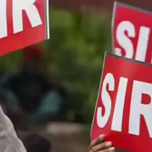 എസ്‌ഐആർ വീണ്ടും നീട്ടണമെന്ന് കേരളം; തെരഞ്ഞെടുപ്പ് കമ്മീഷന് നിവേദനം നൽകാൻ സുപ്രിംകോടതി