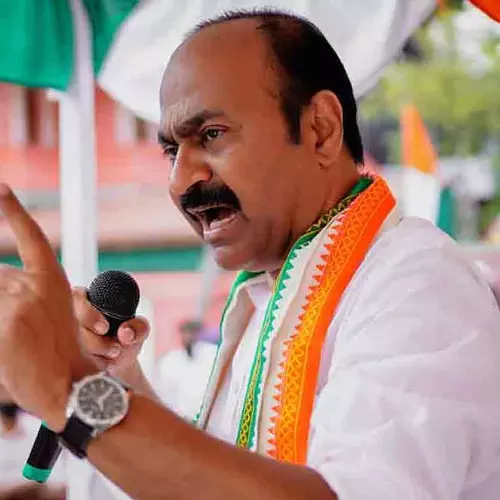 ഇതാണോ പിണറായി വിജയന്‍ സര്‍ക്കാരിന്റെ സ്ത്രീസുരക്ഷ? ഇതാണോ നിങ്ങളുടെ ജനമൈത്രി പൊലീസ് സ്റ്റേഷന്‍?; ​ഗർഭിണിയെ എസ്എച്ച്ഒ മർദിച്ചതിൽ രൂക്ഷ വിമർശനവുമായി പ്രതിപക്ഷ നേതാവ്