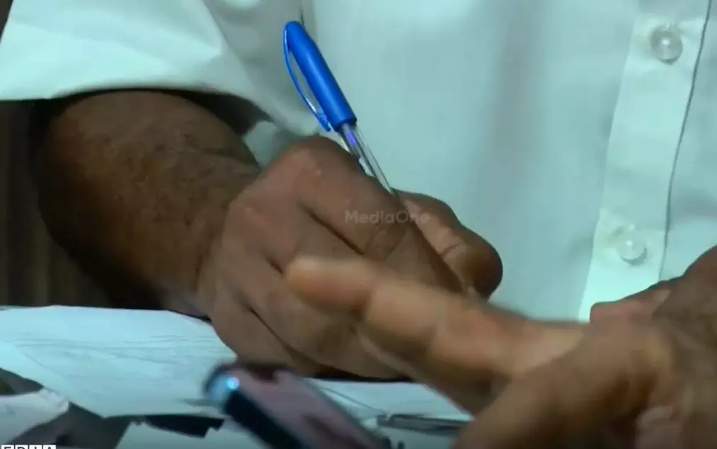 എസ്ഐആര്; കരട് വോട്ടർപട്ടികയിൽ നിന്ന് ഒഴിവാക്കപ്പെട്ടവരുടെ അന്തിമ കണക്ക് ഇന്ന് പ്രസിദ്ധീകരിക്കും എസ്ഐആര്; കരട് വോട്ടർപട്ടികയിൽ നിന്ന് ഒഴിവാക്കപ്പെട്ടവരുടെ അന്തിമ കണക്ക് ഇന്ന് പ്രസിദ്ധീകരിക്കും