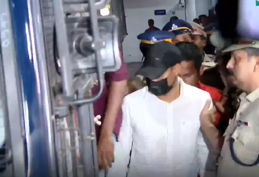 നടിയെ ആക്രമിച്ച കേസ്; വിധി റദ്ദാക്കണമെന്ന് വടിവാൾ സലീമും പ്രദീപും കോടതിയിൽ നടിയെ ആക്രമിച്ച കേസ്; വിധി റദ്ദാക്കണമെന്ന് വടിവാൾ സലീമും പ്രദീപും കോടതിയിൽ