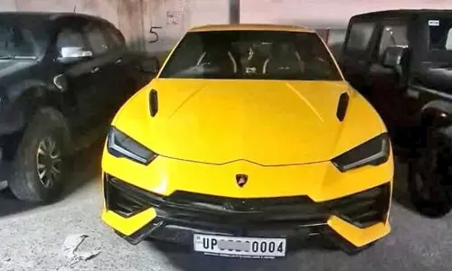 കണ്ടെത്തിയത്‌ ലംബോർഗിനിയും ബിഎംഡബ്ല്യൂവുമടക്കമുള്ള ആഡംബര കാറുകൾ; ഓൺലൈൻ വാതുവെപ്പിലൂടെ യൂട്യൂബർ സമ്പാദിച്ചത് കോടികൾ