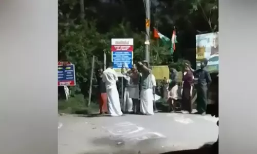 കൊളപ്പാട് ക്ഷേത്രത്തിലെ പാട്ടിനെതിരെ ലീഗുകാർ മുദ്രാവാക്യം വിളിച്ചെന്ന പ്രചാരണം തള്ളി ക്ഷേത്ര കമ്മിറ്റി കൊളപ്പാട് ക്ഷേത്രത്തിലെ പാട്ടിനെതിരെ ലീഗുകാർ മുദ്രാവാക്യം വിളിച്ചെന്ന പ്രചാരണം തള്ളി ക്ഷേത്ര കമ്മിറ്റി