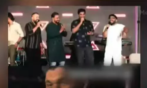 പോറ്റിപ്പാട്ടിൽ യു ടേണടിച്ച് സര്ക്കാര്; കേസ് പിൻവലിച്ചേക്കും പോറ്റിപ്പാട്ടിൽ യു ടേണടിച്ച് സര്ക്കാര്; കേസ് പിൻവലിച്ചേക്കും