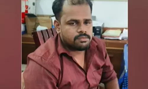 സ്കൂൾ ബസിൽ വച്ച് എൽകെജി വിദ്യാർഥിനിയെ ലൈംഗികമായി ഉപദ്രവിച്ചു;  ക്ലീനര്‍  പോക്സോ കേസിൽ അറസ്റ്റിൽ