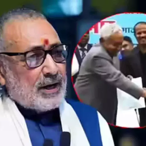 ജോലി നിരസിക്കണോ നരകത്തിൽ പോണോ എന്നത് അവരുടെ ഇഷ്ടം; വനിത ഡോക്ടറുടെ നിഖാബ് വലിച്ചു താഴ്ത്തിയ നിതീഷ് കുമാറിനെ പിന്തുണച്ച് കേന്ദ്രമന്ത്രി ഗിരിരാജ് സിങ്