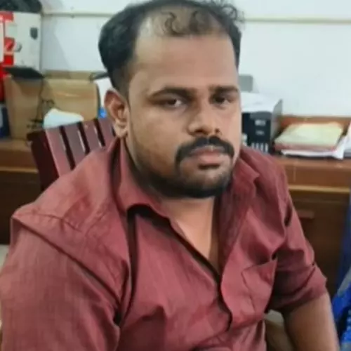 സ്കൂൾ ബസിൽ വച്ച് എൽകെജി വിദ്യാർഥിനിയെ ലൈംഗികമായി ഉപദ്രവിച്ചു;  ക്ലീനര്‍  പോക്സോ കേസിൽ അറസ്റ്റിൽ