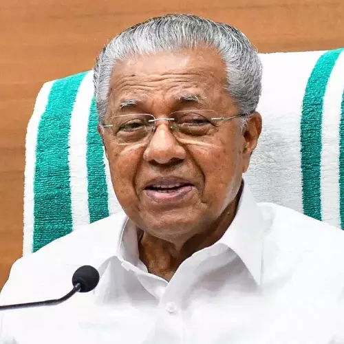 തെരഞ്ഞെടുപ്പ് കമ്മീഷൻ തയ്യാറാക്കുന്നത് അപാകതയുള്ള തെരഞ്ഞെടുപ്പ് പട്ടികയെന്ന് പിണറായി വിജയൻ