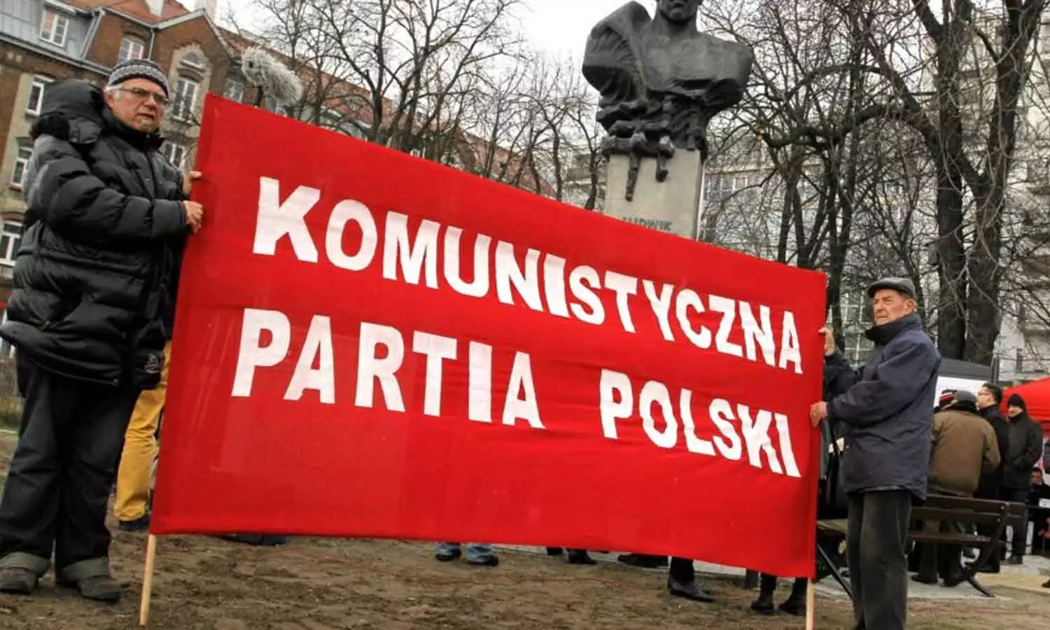 ഇനി പോളണ്ടിനെക്കുറിച്ച് മിണ്ടാം; കമ്യൂണിസ്റ്റ് പാർട്ടിയെ നിരോധിച്ചു ഇനി പോളണ്ടിനെക്കുറിച്ച് മിണ്ടാം; കമ്യൂണിസ്റ്റ് പാർട്ടിയെ നിരോധിച്ചു