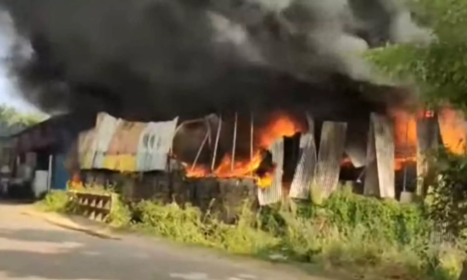 കണ്ണൂർ തലശ്ശേരിയിൽ വൻ തീപിടിത്തം കണ്ണൂർ തലശ്ശേരിയിൽ വൻ തീപിടിത്തം