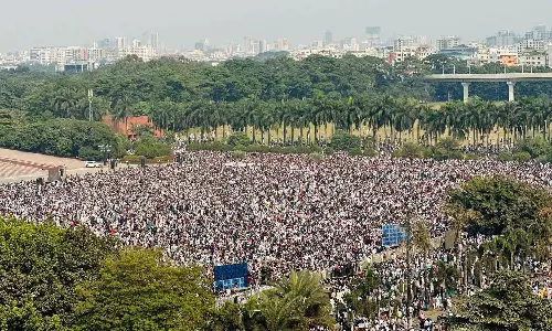 ഉസ്മാൻ ഹാദിക്ക് ജനലക്ഷങ്ങളുടെ വിട; ബംഗ്ലാദേശിന്റെ ചരിത്രത്തിൽ ഏറ്റവും കൂടുതൽ ആളുകൾ പങ്കെടുത്ത മയ്യിത്ത് നിസ്‌കാരം