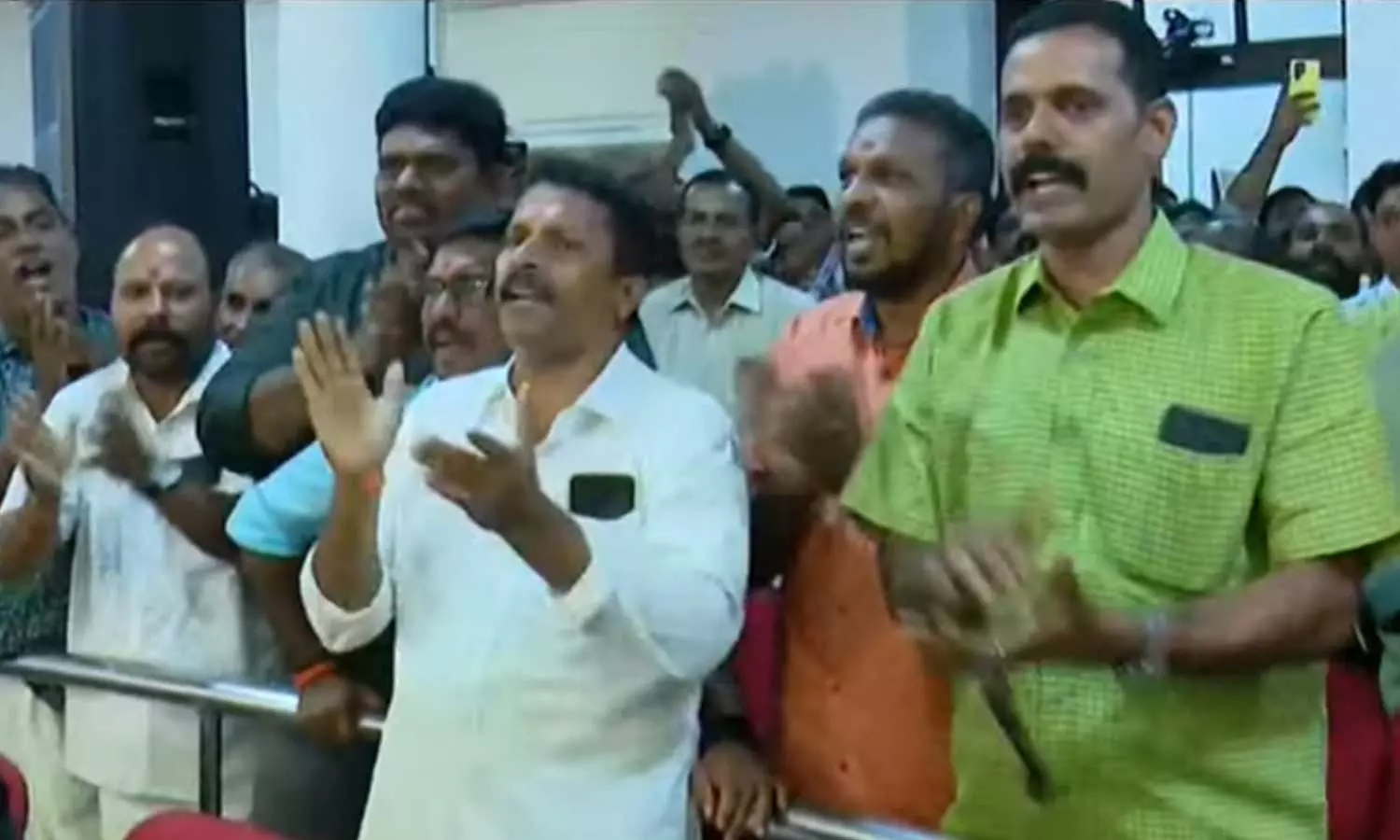 BJP workers sing Ganageetam at Thiruvananthapuram Corporation BJP workers sing Ganageetam at Thiruvananthapuram Corporation